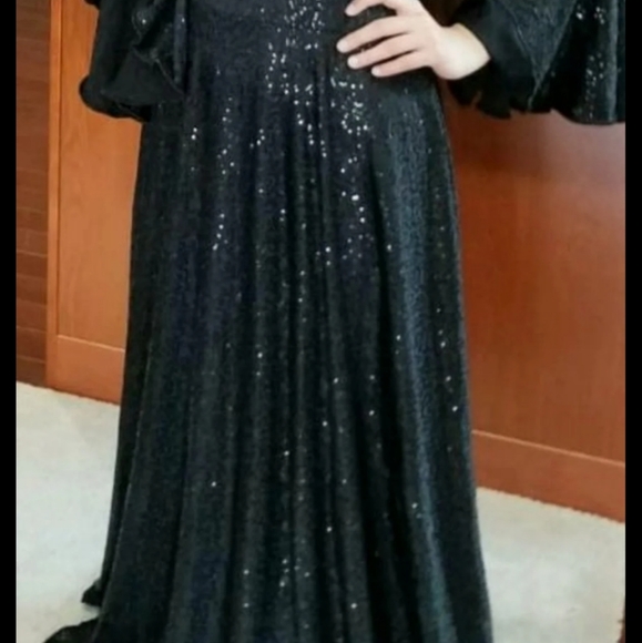 Maxi - Picture 2 of 6